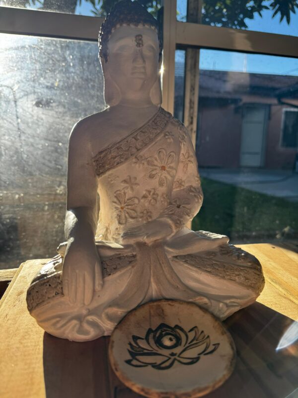 Buda mano a tierra 30cm